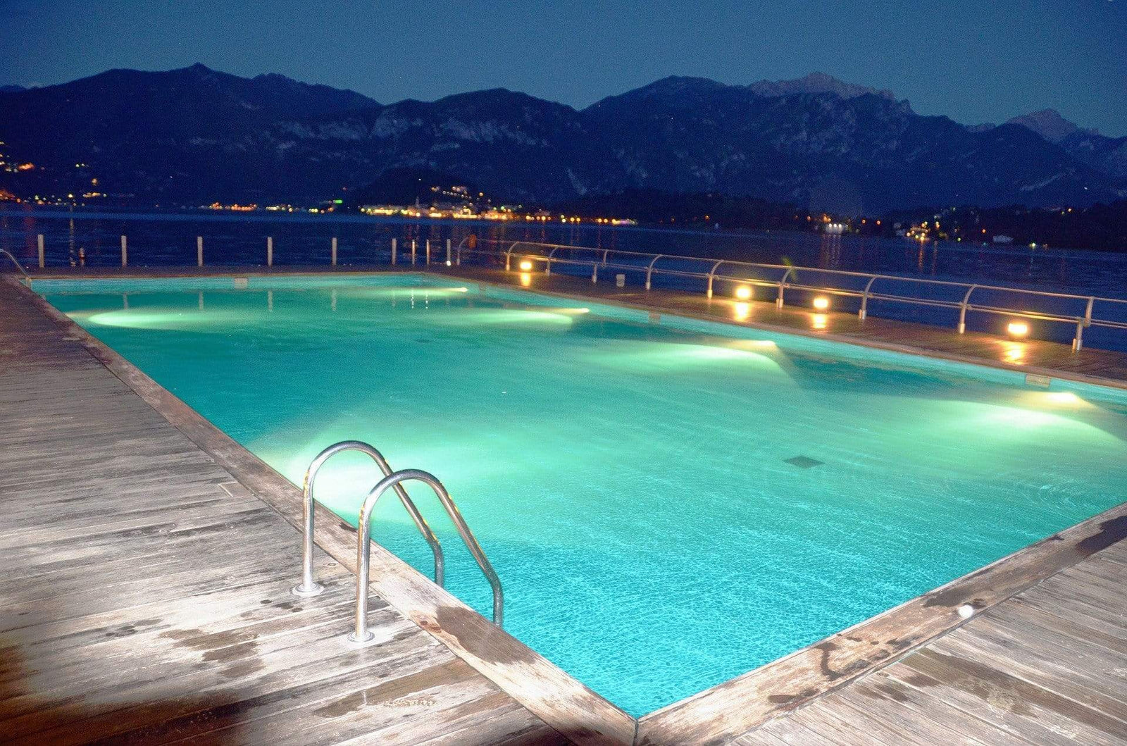 Swimming Pool Lighting Tips - LiquidLEDs™