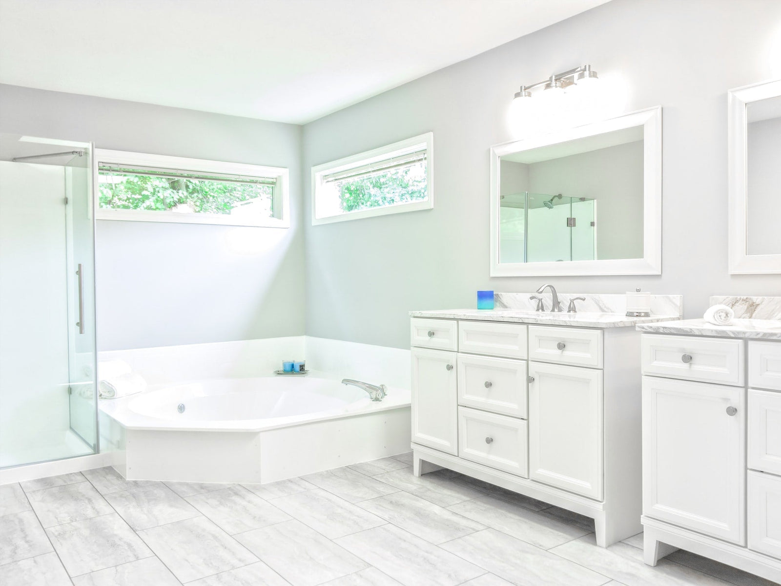Top 5 Advantages of LED Bathroom Lights - LiquidLEDs™