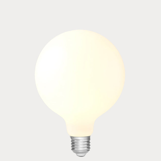 Dulora 11W G125 LED Globe E27 Porcelain in Soft White illuminated soft white 3000K diffused glow